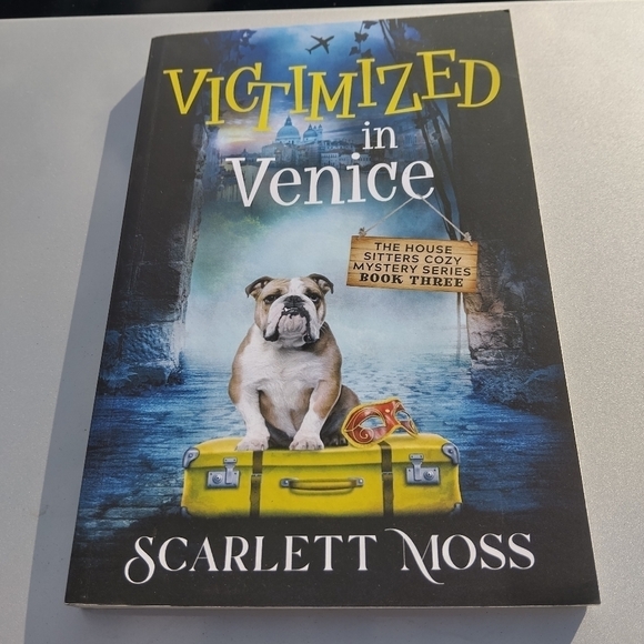 Exposed in Edinburgh, Victimized in Venice & Leveled In London 3 Books Book Lot - Picture 3 of 4